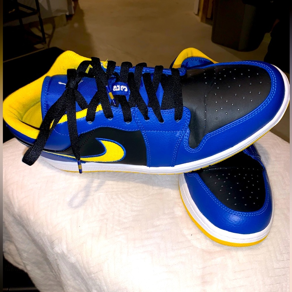 Nike Air Jordan 1 Retro Lows size 12